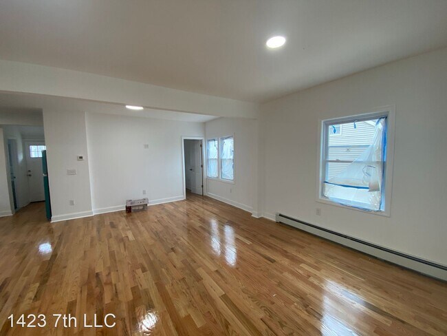 Building Photo - 4 br, 2 bath House - 1423 7th Ave.