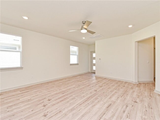Building Photo - 7512 Daves Landing Dr