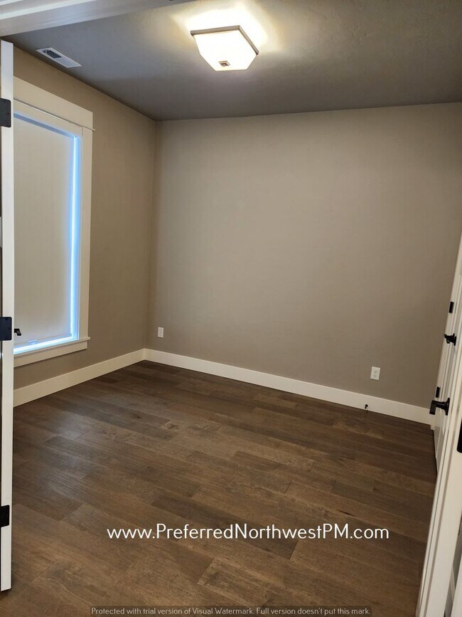 Building Photo - Luxurious new construction 4+ Bed & 2.5 Ba...