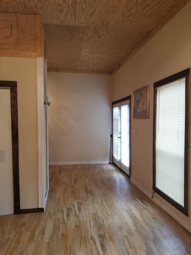 Foto del edificio - 2 br, 2 bath Apartment - 920 1/2 Ravendale
