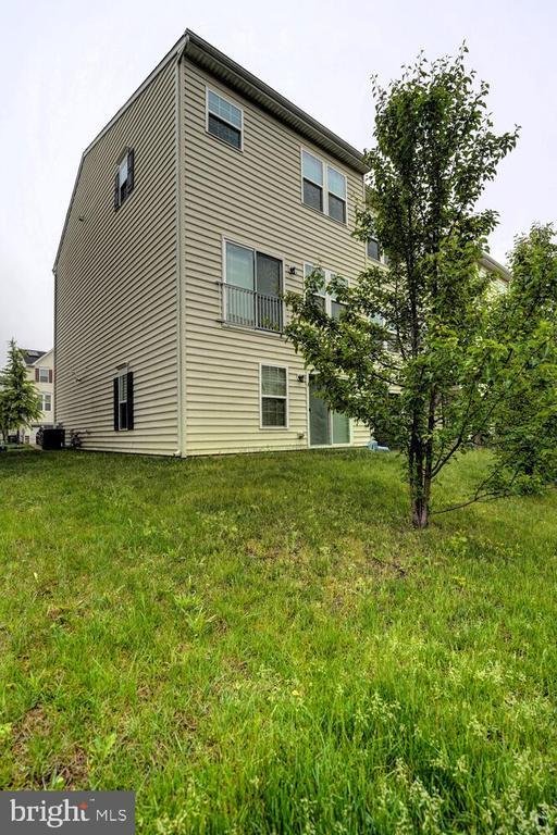 Building Photo - 652 Barrie Rd