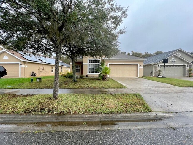 Building Photo - MOVE IN NOW! FRESH Paint!! Spacious 1 stor...