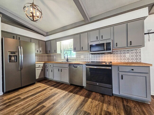 Building Photo - OCALA --RAVEN HILL COMMUNITY