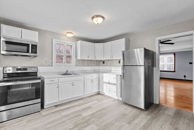 Building Photo - 2628 Avie Dr