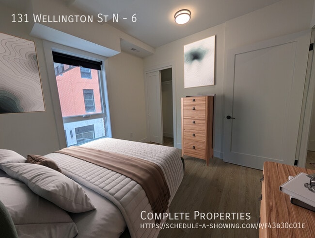Building Photo - Top of the Line 2 Bedroom Unit 95 Walk Sco...
