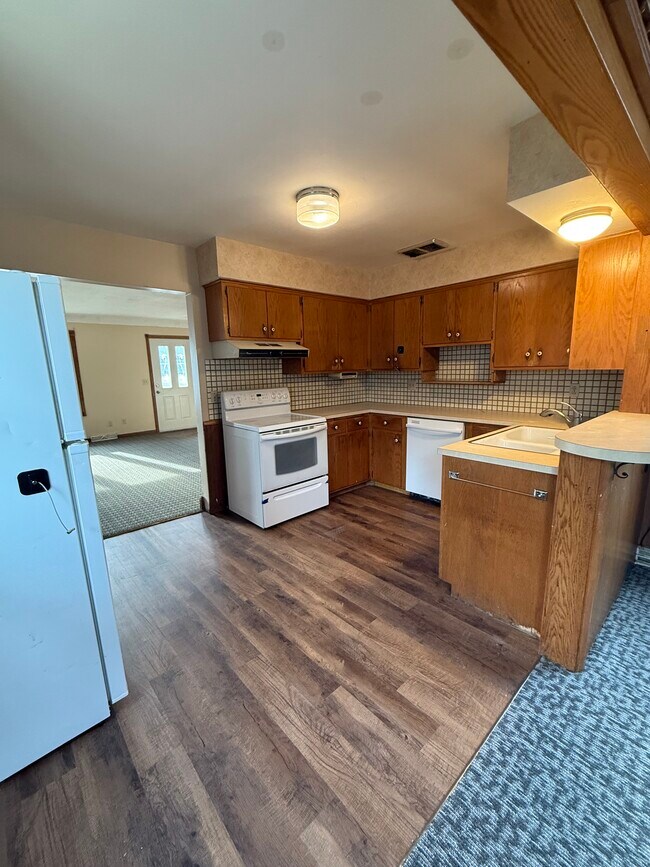 Building Photo - 2021 Veterans Dr