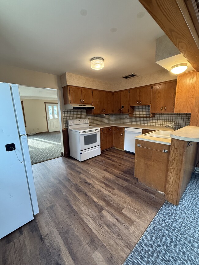 Foto del edificio - 2021 Veterans Dr