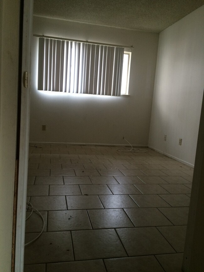 1315 2nd St Unit B, San Fernando, CA 91340 1315 2nd St San Fernando