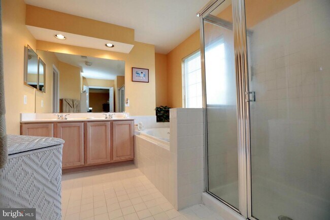 Foto del edificio - 2524 Goldenrod Ct