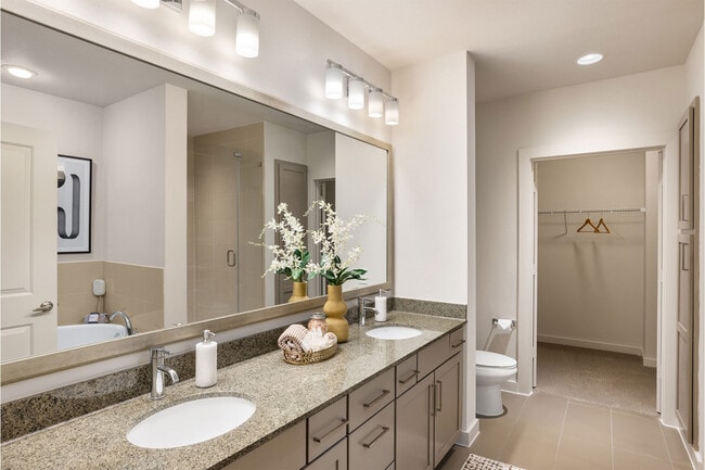 Savannah Master Bathroom - 1900 Yorktown Galleria Apartments