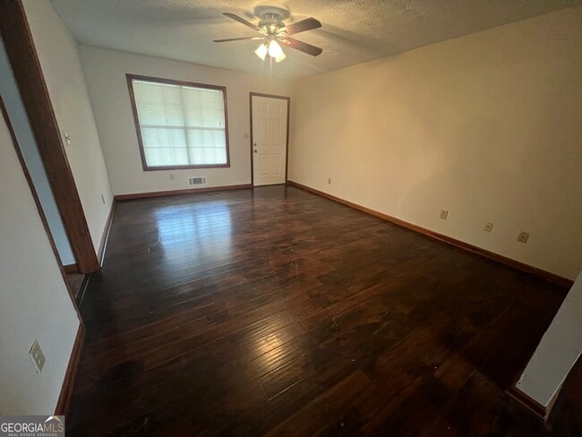 Foto del edificio - 982 Locust Dr NE