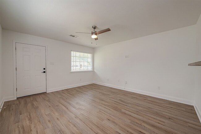 Building Photo - 917 Adele St