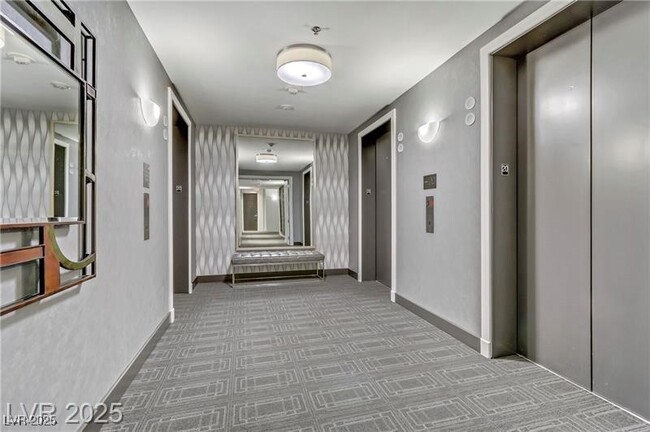 Foto del edificio - 4471 Dean Martin Dr