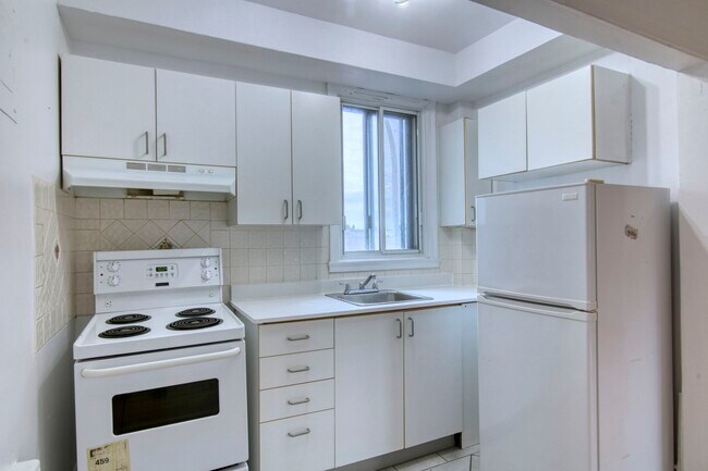 Building Photo - 3010 Av. Van Horne