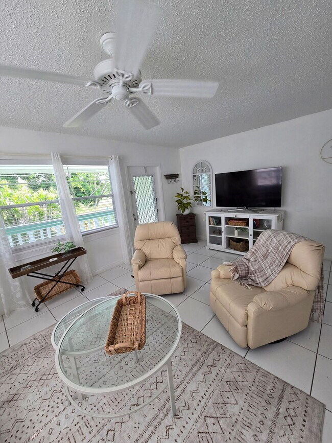 Building Photo - 477 Tilford V