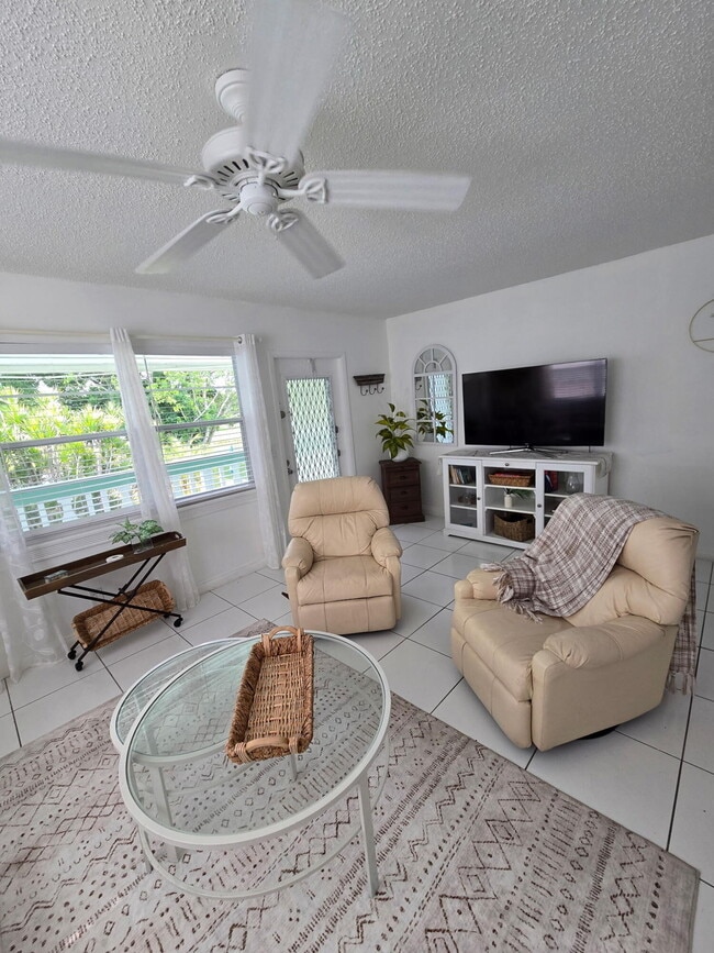 Building Photo - 477 Tilford V