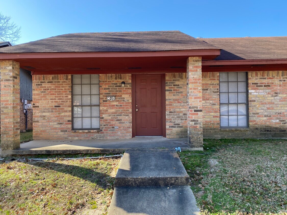 Primary Photo - 604 N Trinity St