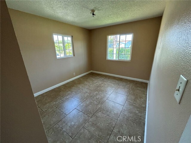 Foto del edificio - 10066 Overton Ave