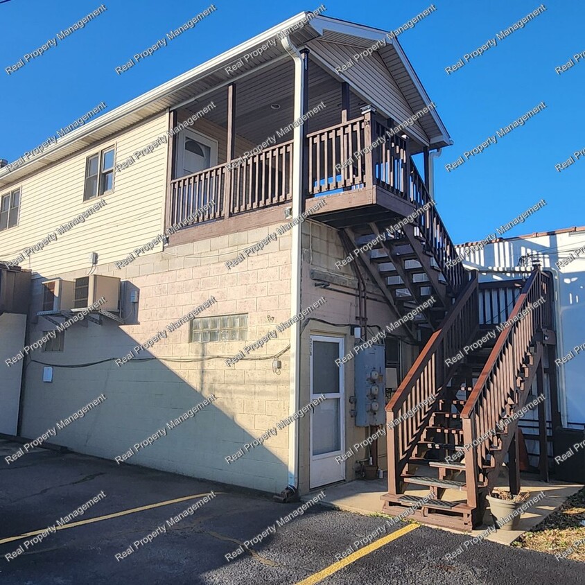 The Mansards Apartments In Griffith Indiana 221 N Broad St, Griffith, IN 46319 - House Rental in Griffith, IN