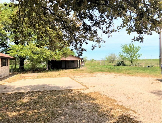 Building Photo - 6701 Highway 79 Hutto TX