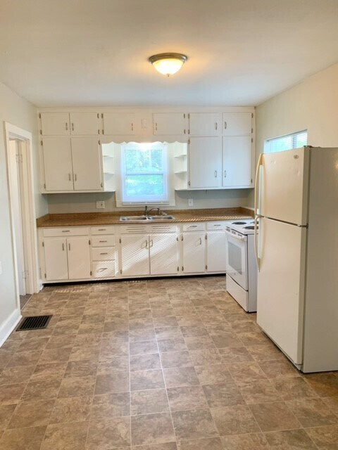 Foto del edificio - 4946 E 18TH STREET