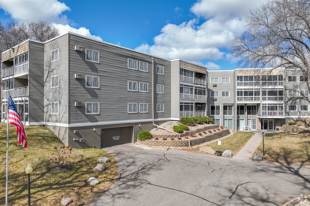 Primary Photo - 135 Viking Dr E