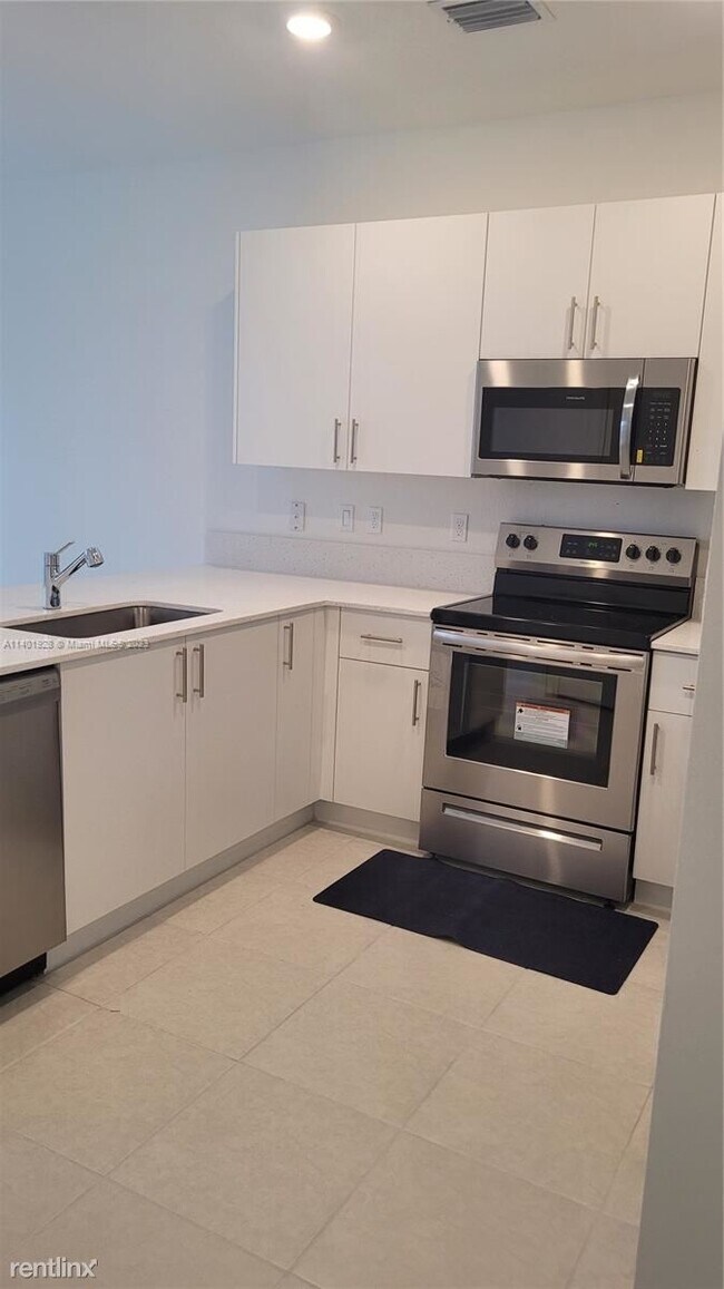 Building Photo - 3 br, 2.5 bath House - 246 SW 159th Ct