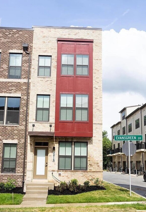 2816 Evansgreen Dr, Hillcrest Heights, MD 20746 House Rental in