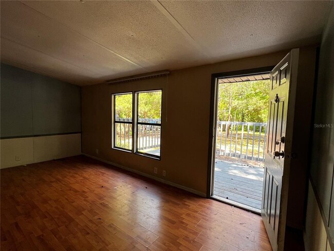 Foto del edificio - 43125 E 2nd St