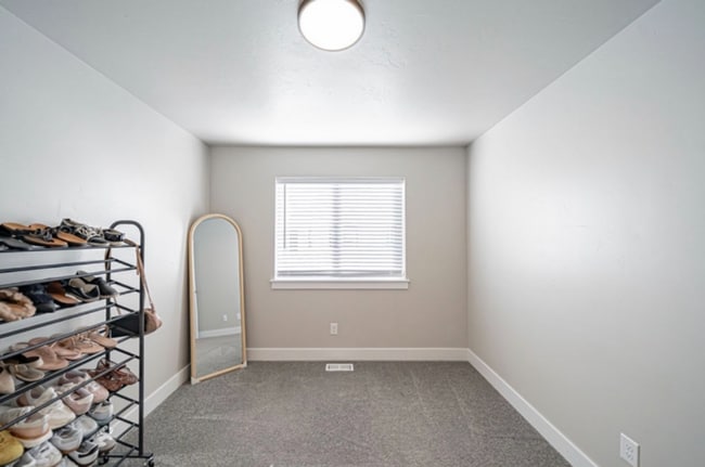Building Photo - AWESOME END UNIT with attached 2 stall garage and additional personal parking spot on the exterior