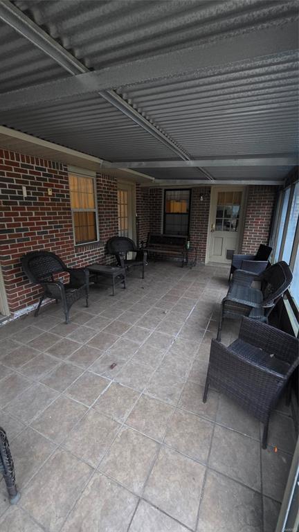 Building Photo - 817 Dumont Dr