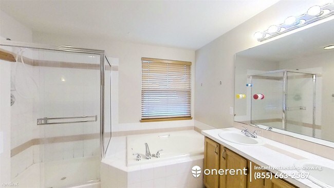 Building Photo - 4 br, 2.5 bath House - 18607 104th Pl -