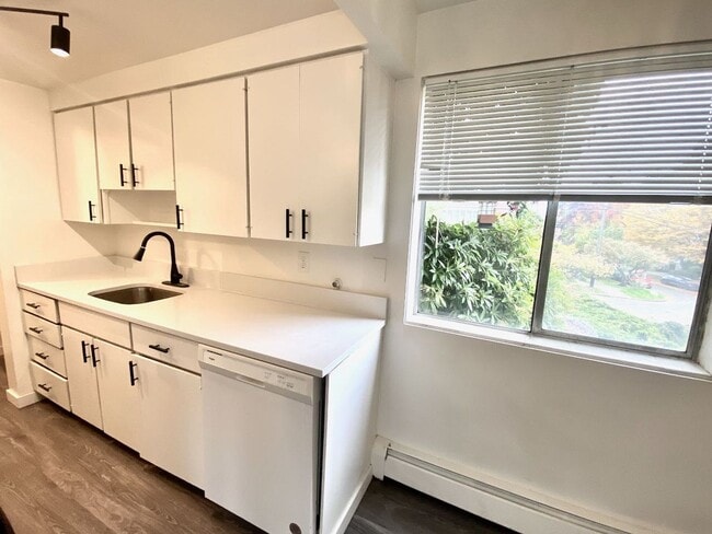 Interior Photo - Hamlin Place