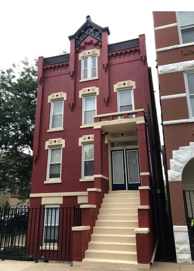 Building Photo - 2165 N Bell Ave