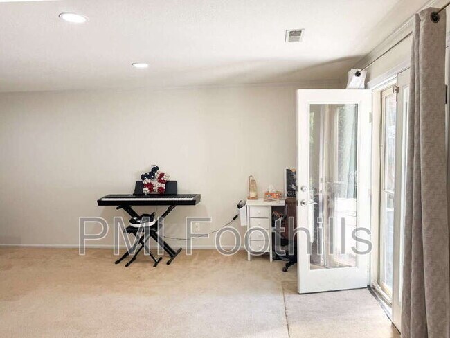 Foto del edificio - 9318 W Coal Mine Ave