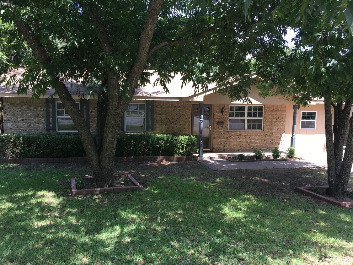 Foto principal - 202 N Rodgers St
