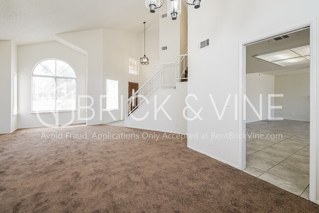 Foto del edificio - 44658 Oak Grove Street, Lancaster