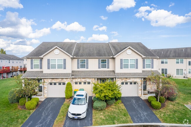 Building Photo - The Villas at Silver Creek
