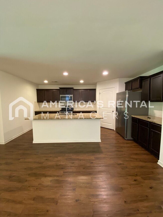 Building Photo - Home for Rent in Chelsea! Available to View Now!