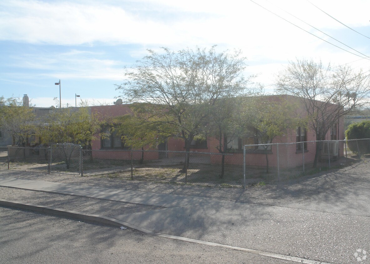 Building Photo - 1826 S 5th Ave