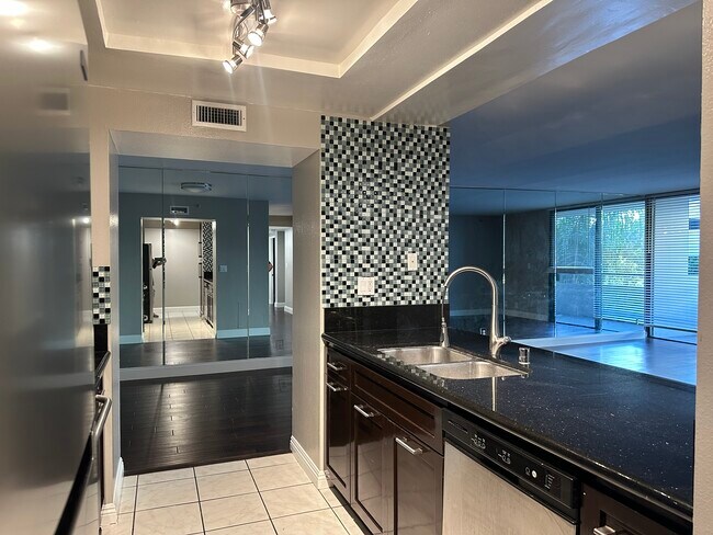 Spacious Downtown Condo - 600 W 9th St