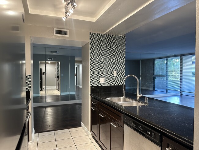 Spacious Downtown Condo - 600 W 9th St