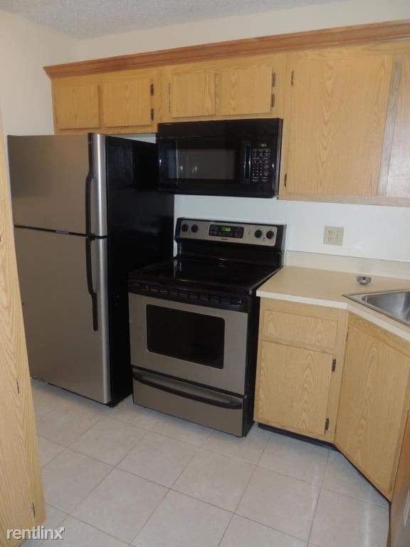 Building Photo - 206 Foxtail Dr