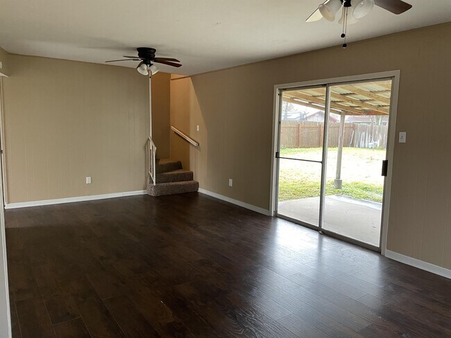 Building Photo - 2017 Mandy Ln