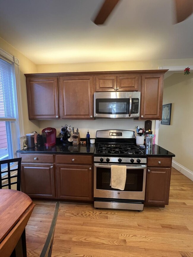 Building Photo - 3 bedroom in Somerville MA 02144