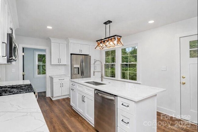 Building Photo - 2104 St Mark St