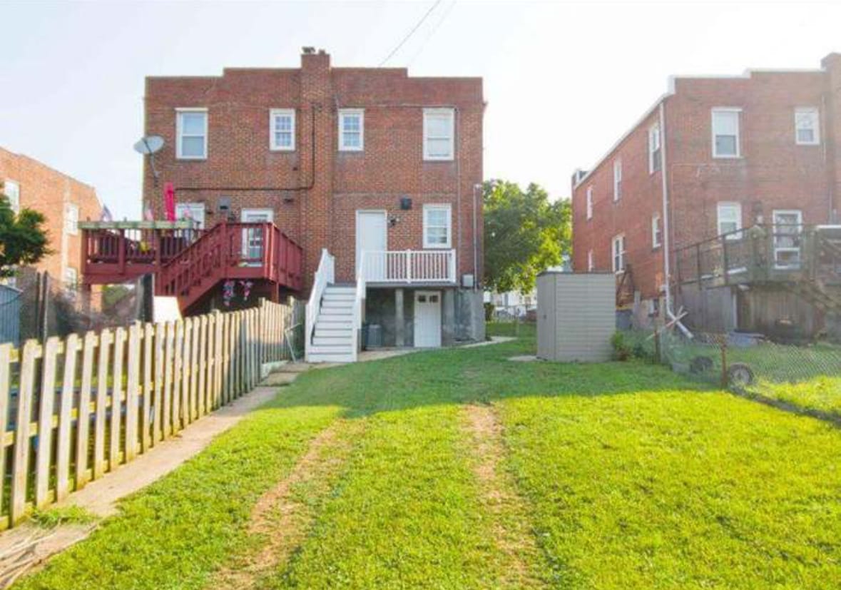 entrance (bottom) - 205 Arundel Rd W