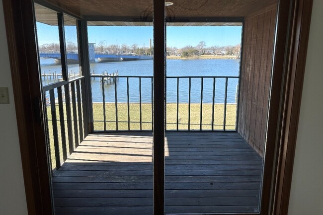 2 Bedroom Balcony - Dock Side Apartments