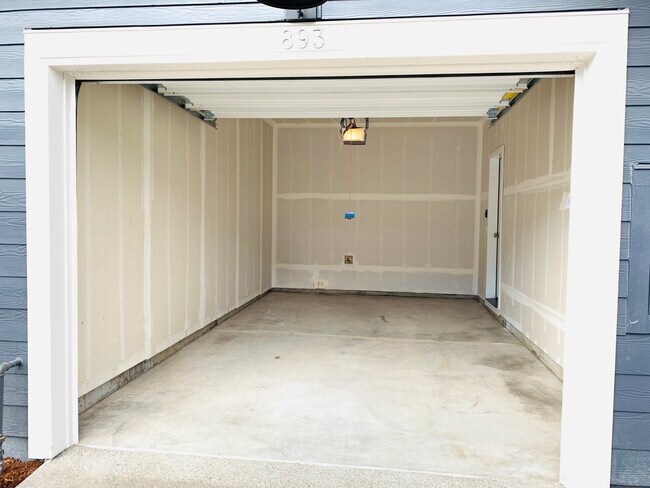 Building Photo - 893 N 18th Ave