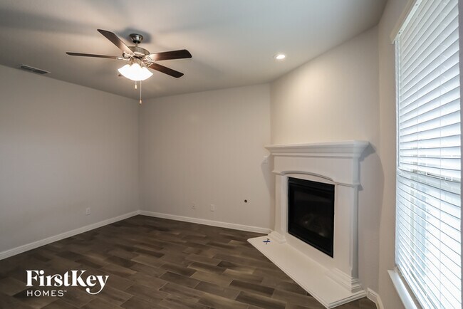 Building Photo - 15953 Hayes Ridge Dr